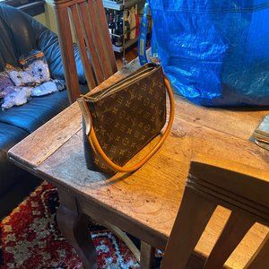 Louis Vuitton Monogram Looping MM